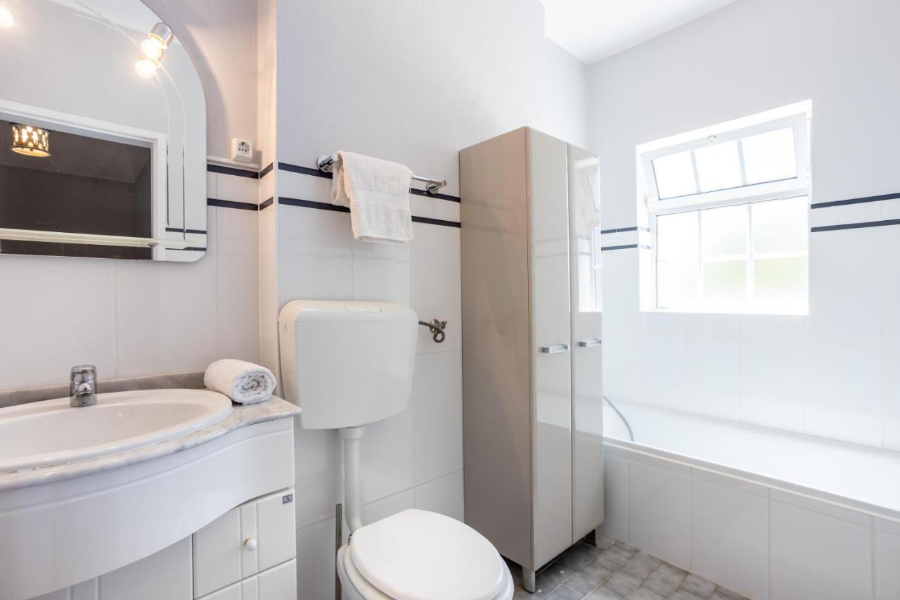 Newly Renovated 2 Bedroom Townhouse - Close To Salema Beach ภายนอก รูปภาพ