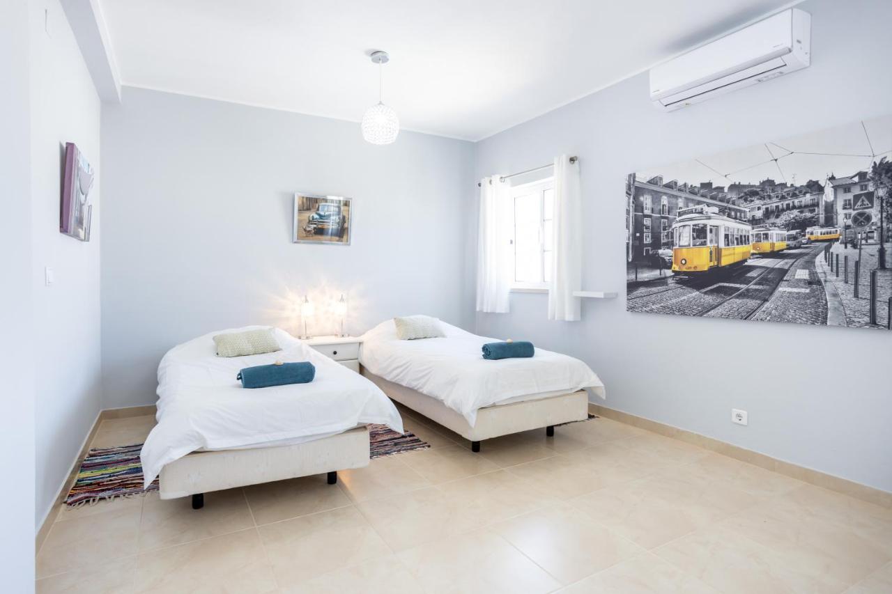 Newly Renovated 2 Bedroom Townhouse - Close To Salema Beach ภายนอก รูปภาพ