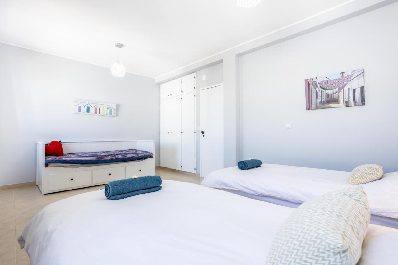 Newly Renovated 2 Bedroom Townhouse - Close To Salema Beach ภายนอก รูปภาพ